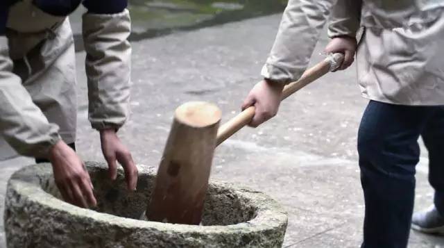 80后老师辞职回乡创业,80后教师辞职卖肉夹馍