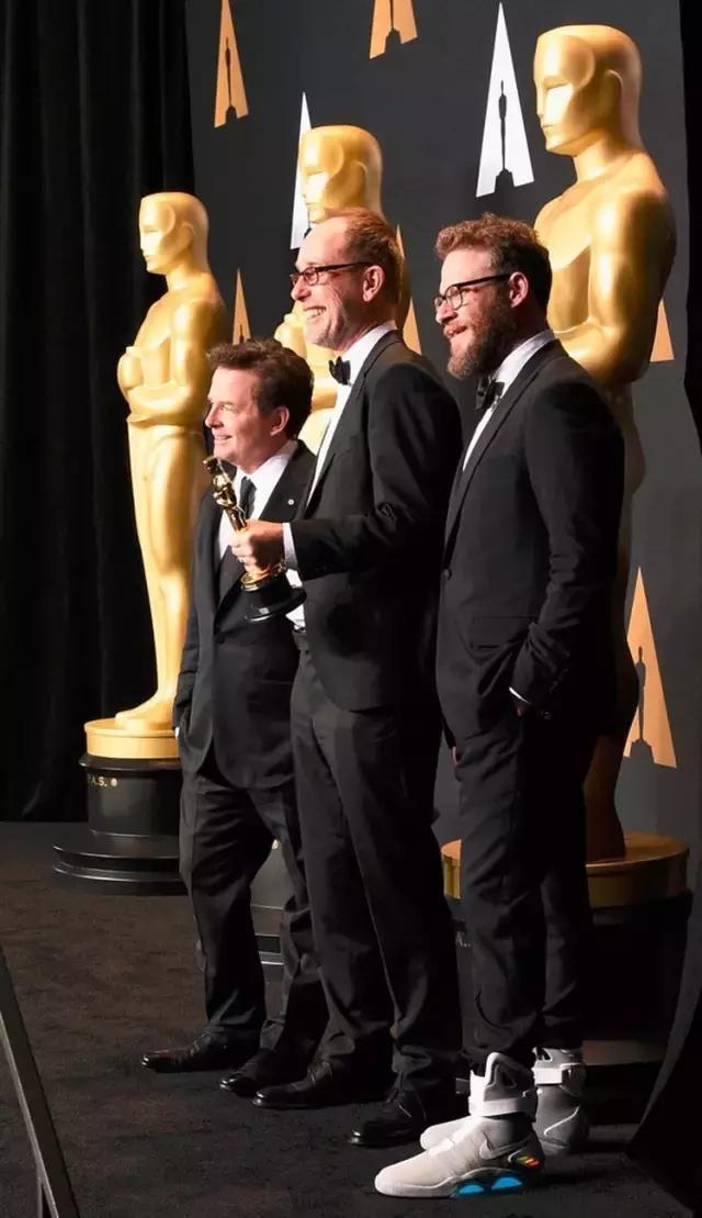 韩国明星上脚yeezy,yeezy白斑马