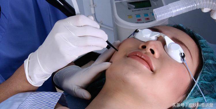 眼周很多小颗粒怎么办,眼周起斑点是什么原因