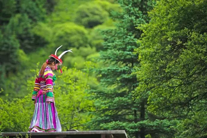 他们是古代白马氐的后裔，没有文字，傩舞“池哥昼”却让世人惊艳