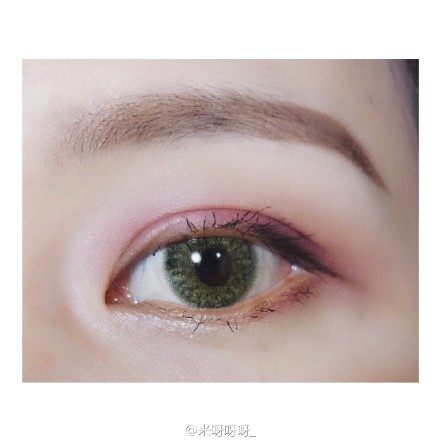 皮可熊眼影盘好还是橘朵眼影盘好,与tf31号眼影盘相近的大牌眼影