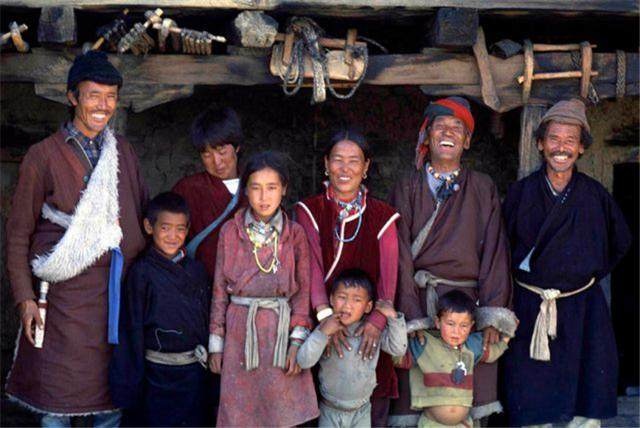 尼泊尔农村夫妻俩的生活,尼泊尔一妻多夫怎样居住