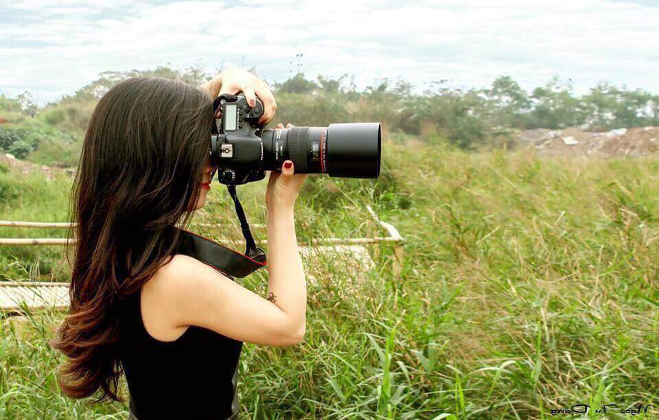 女摄影师的艰辛,90后女摄影师的工作日常