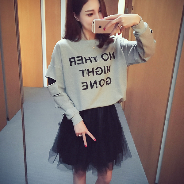 粉嫩大版型卫衣减龄穿搭,开春必备卫衣少女感小众穿搭