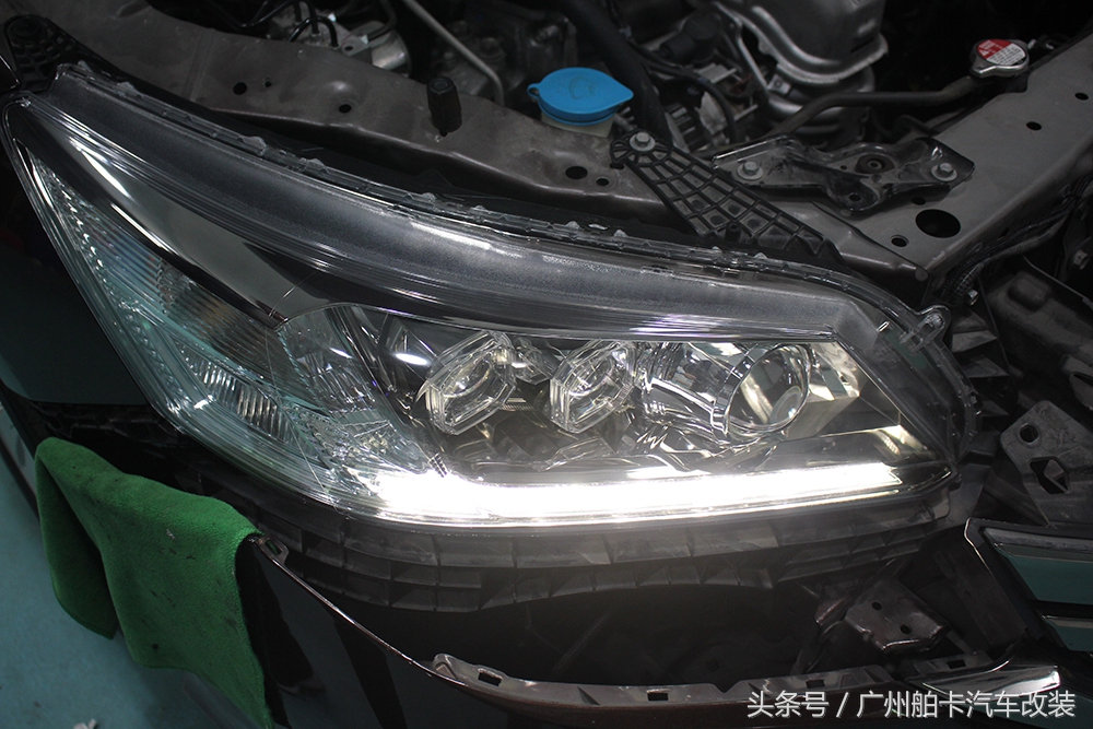 本田车灯怎么都不带透镜,本田改了透镜不开近光远光能闪吗