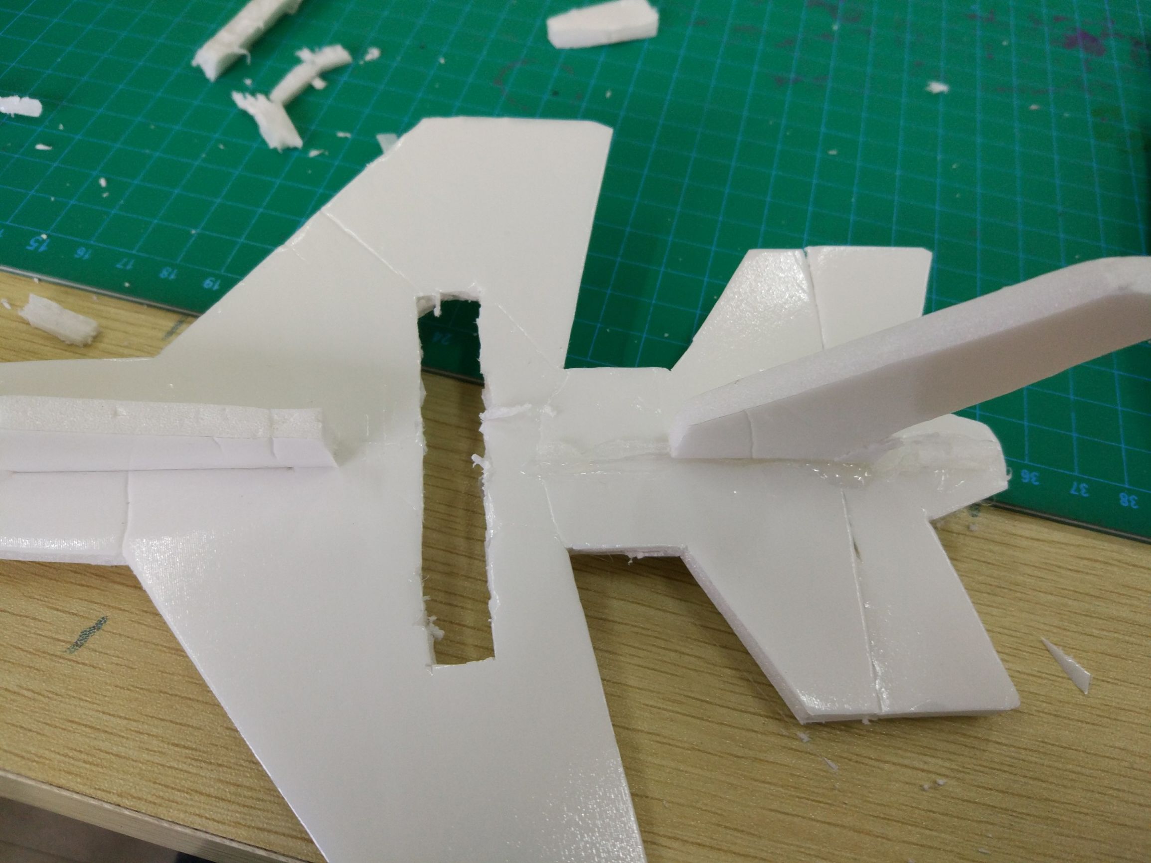 不用逛某宝某东,自己亲手制作一架遥控小飞机,飞着超爽