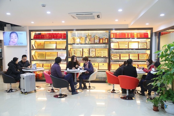 北京新视觉化妆培训学校,杭州新视觉摄影培训学校