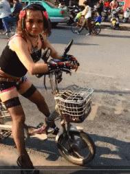 结婚把新郎官给整了,新郎被整太过头的视频