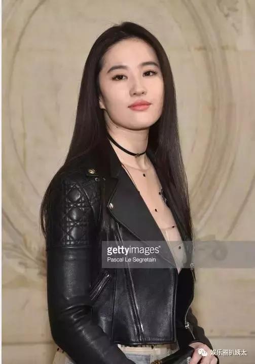 刘亦菲为什么老是被嘲胖,刘亦菲巴黎时装周造型