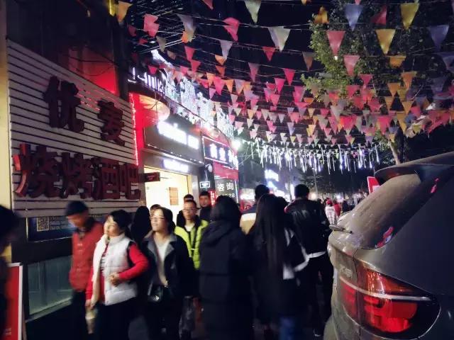 每一个与鱼化寨国际有染的人,都曾对这个小香港有难以言表的热忱