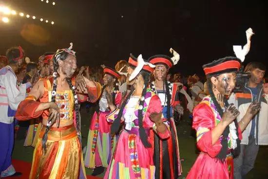 他们是古代白马氐的后裔，没有文字，傩舞“池哥昼”却让世人惊艳