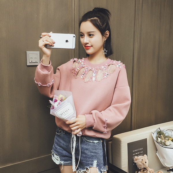 粉嫩大版型卫衣减龄穿搭,开春必备卫衣少女感小众穿搭