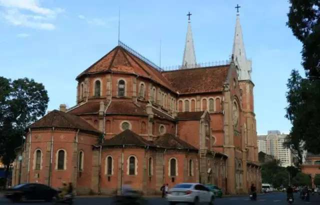 去哈尔滨可以逛哪几个国家,哈尔滨能坐火车出国游