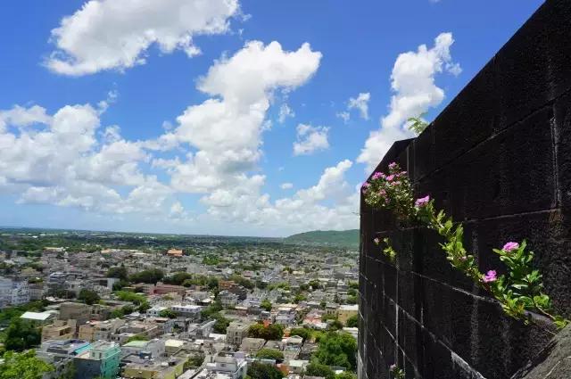 毛里求斯，拿水壶换保时捷的天堂