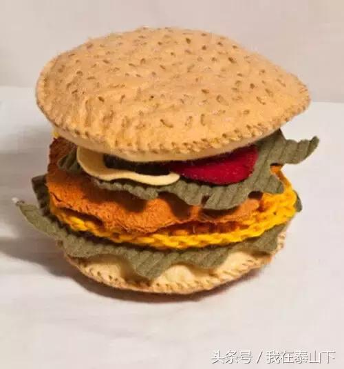 英国姑娘专门卖“假货”(针织品)的便利店