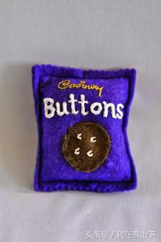 英国姑娘专门卖“假货”(针织品)的便利店