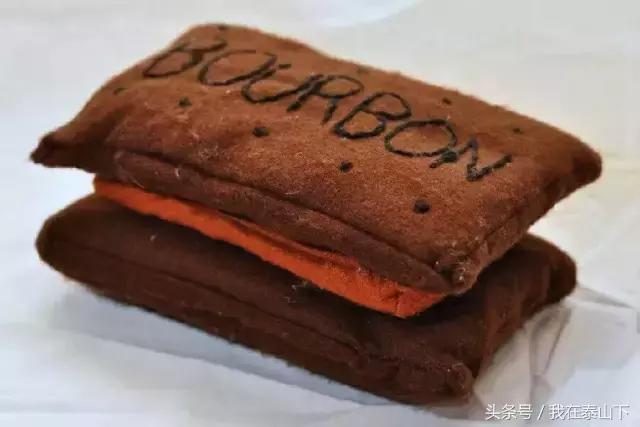 英国姑娘专门卖“假货”(针织品)的便利店