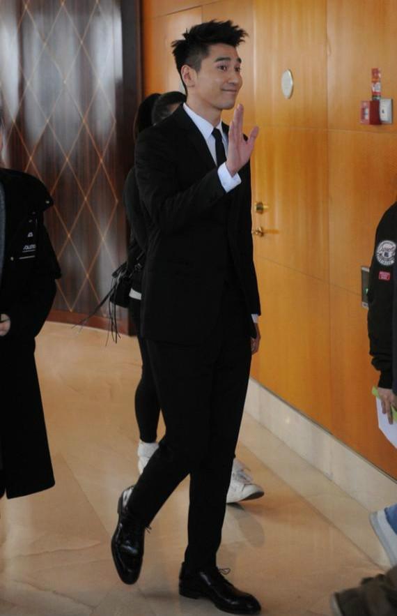 1天收到8部片约片酬过亿,赵又廷红到财富身价暴涨但他很理智