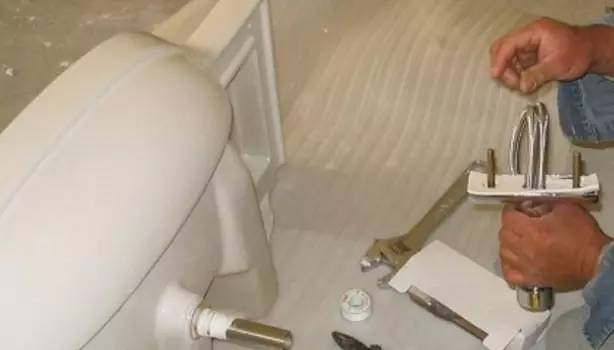 卖卫浴的叫什么市场,买卫浴线上与实体店品质一样吗