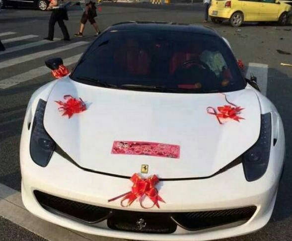 租法拉利做婚车被套路 (租法拉利坐给姐姐婚车被套路)