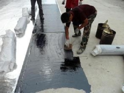 用水泥粘的防水卷材适合做屋顶吗,屋顶做防水老化旧卷材要不要揭掉