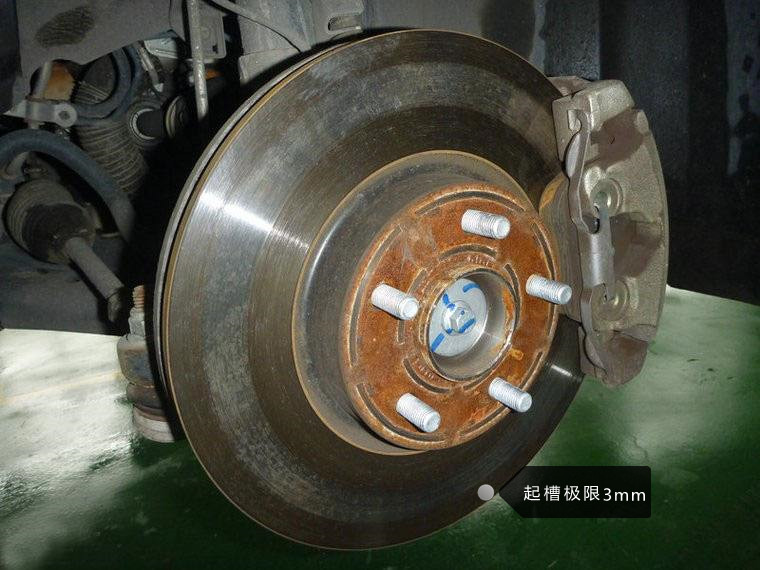 浮动刹车盘容易坏吗,用力捏刹车卡钳会爆了吗