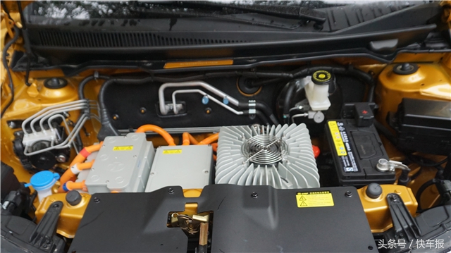 一脚油门踩下去的感觉,一脚油门踩下去推背感