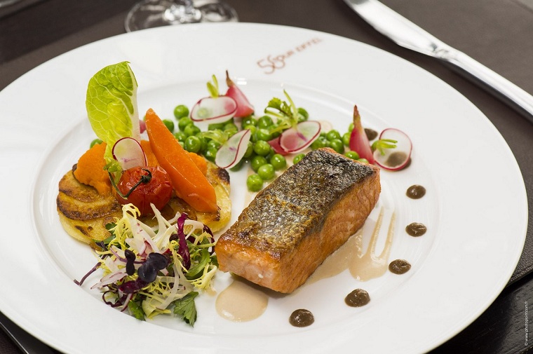 法国巴黎铁塔餐厅怎么上去,法国巴黎铁塔餐厅