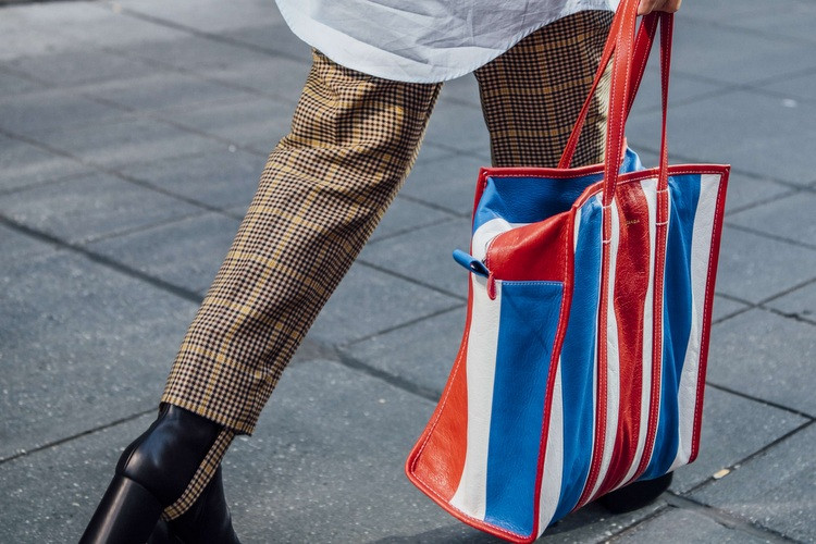 巴黎世家春运同款编织袋,背巴黎世家机车包骑机车