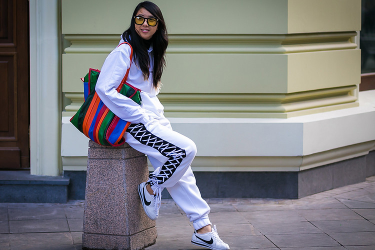 巴黎世家春运同款编织袋,背巴黎世家机车包骑机车