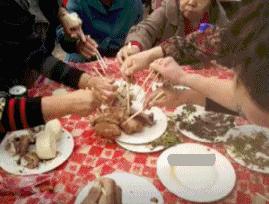 小伙第一次开皮卡,小伙子开皮卡车