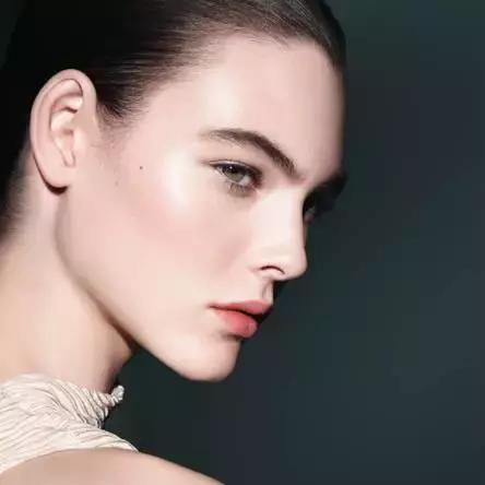 全世界最好用的粉底液口红,资生堂haku臻白无瑕养肤粉底液