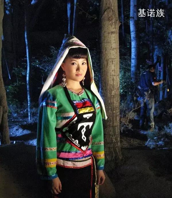 56个民族服饰的视频,56个民族男士服饰