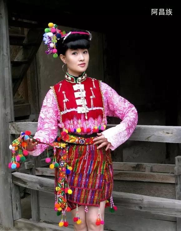 56个民族服饰的视频,56个民族男士服饰