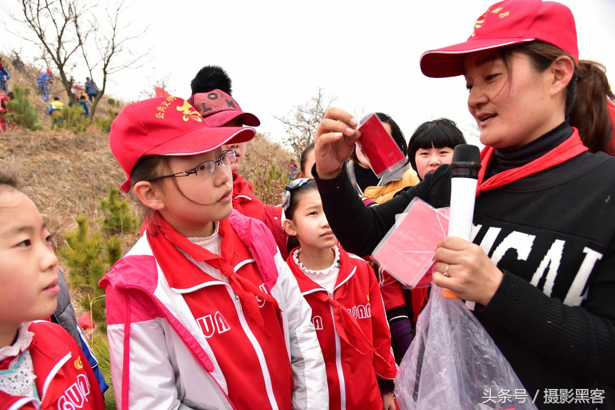 义务植树与创建森林城市,共建文明城市小学生