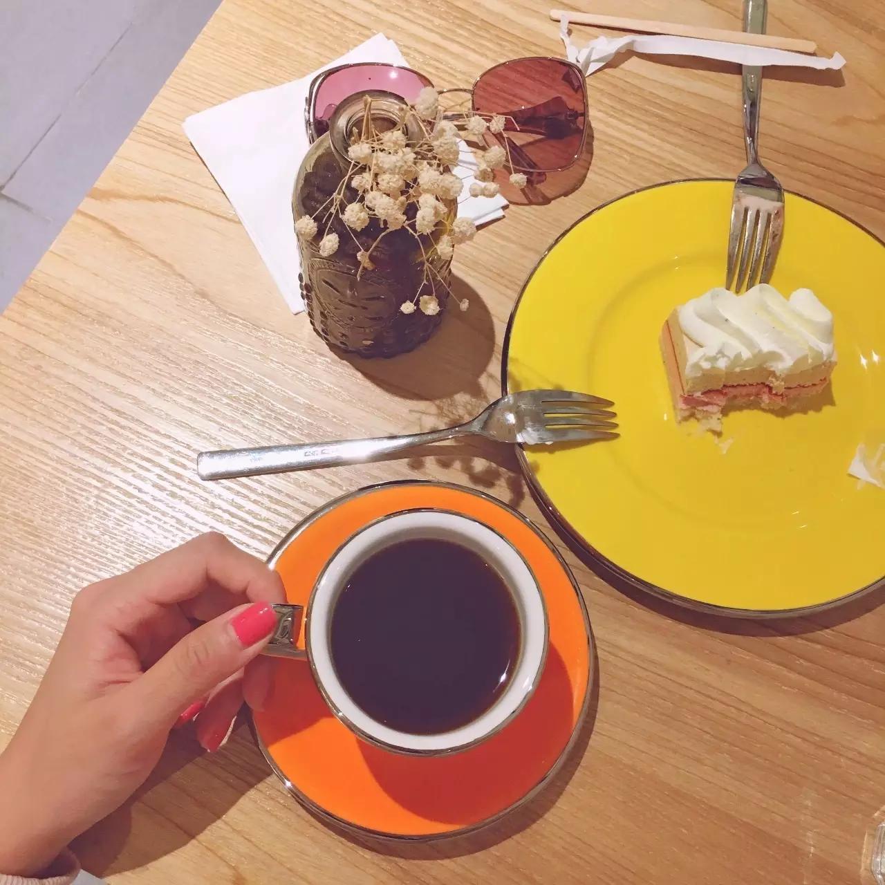 一天吃8顿算啥!回我老家青岛,带你吃上24小时!