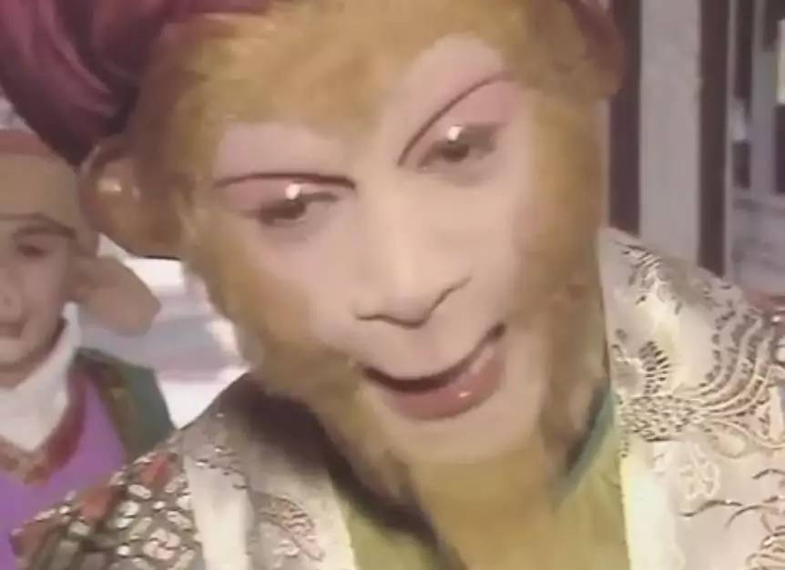 她曾是王的女人，被*兽禽**囚禁洞中整三年，逃回家丈夫却不再碰她！