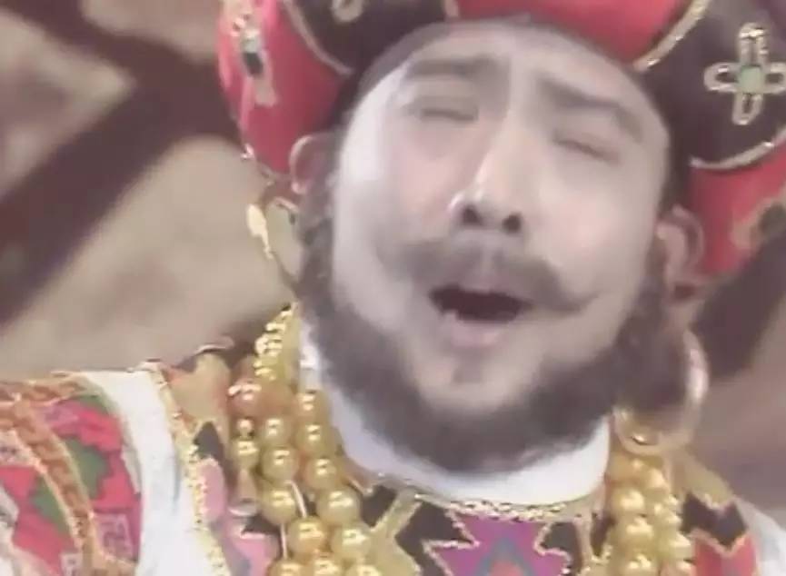 她曾是王的女人，被*兽禽**囚禁洞中整三年，逃回家丈夫却不再碰她！