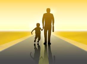 故事:女儿天天牵狗逛街,瘫痪老爹锁在屋内臭不可闻