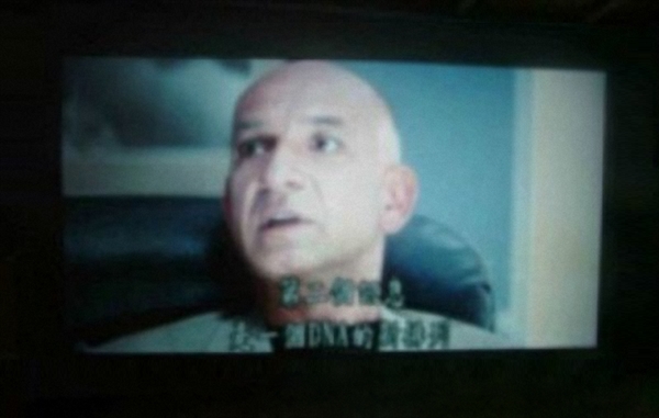 没有投影仪手机怎么在白墙上投影,手机可以当投影仪直接投屏到墙上