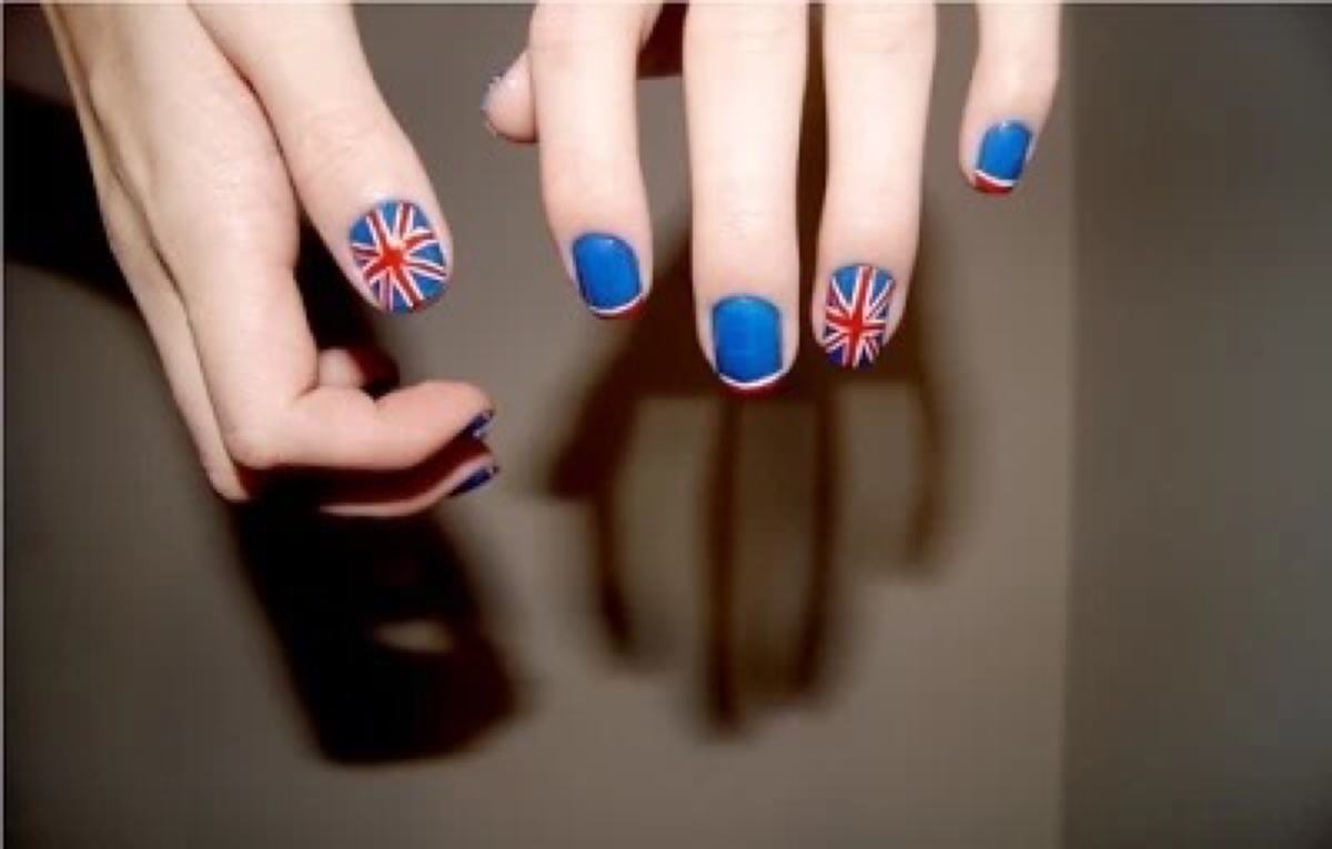 一个月一万五的美甲店,月入50万的美甲店