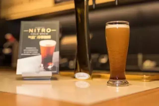 星巴克黑啤酒多少钱一箱,星巴克单店一天卖200杯咖啡