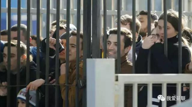 曼联飞3012千米后发现：又遇上“鸟巢“球场！穆帅发布会怒了