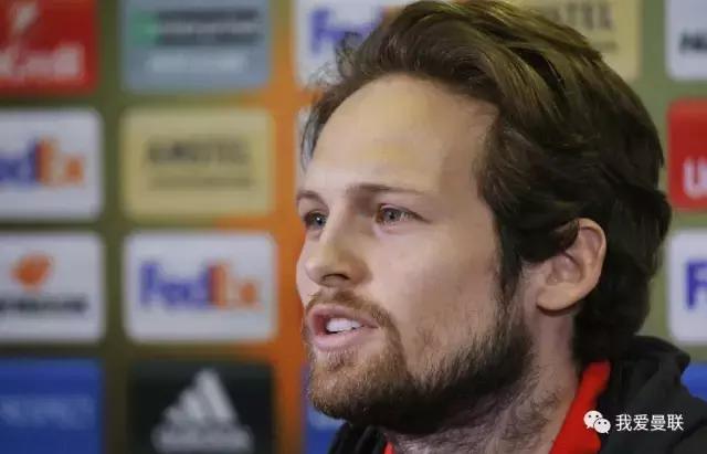 曼联飞3012千米后发现：又遇上“鸟巢“球场！穆帅发布会怒了