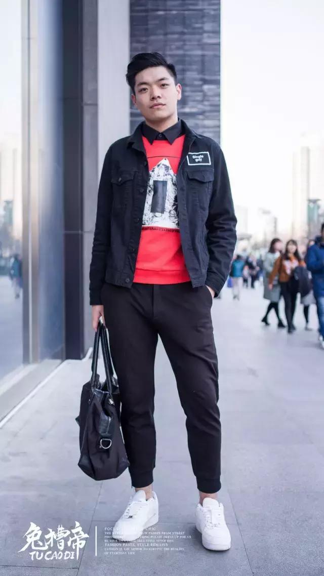 你的iphone7和AJ1同时掉河里，你先救哪个？