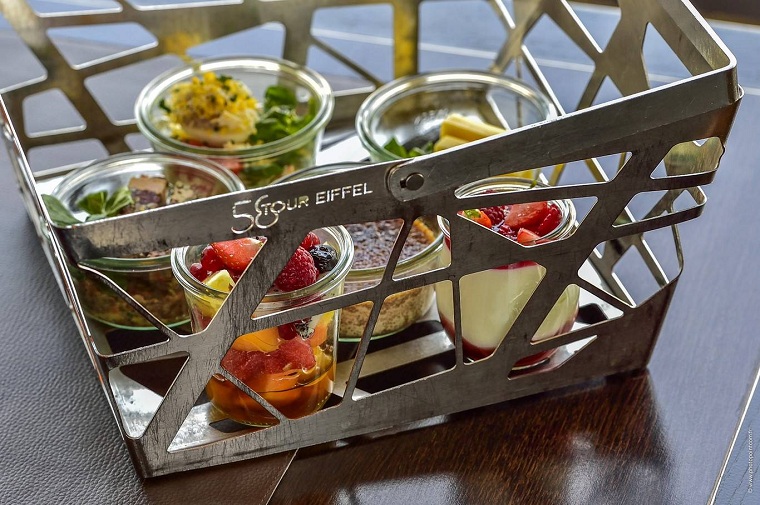 法国巴黎铁塔餐厅怎么上去,法国巴黎铁塔餐厅
