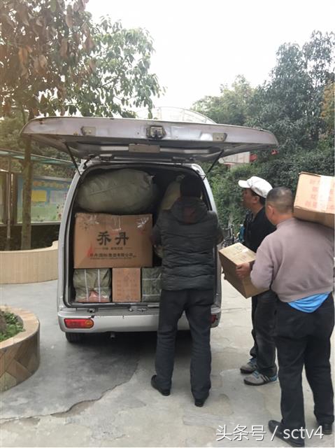 爱心公益物资,爱心人士送上急需物资