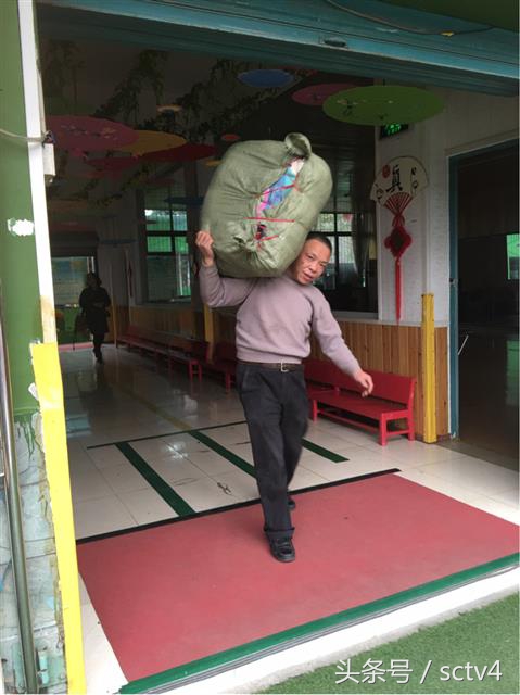 爱心公益物资,爱心人士送上急需物资