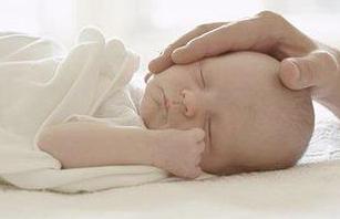 小孩睡觉出汗是什么原因怎么办,小孩睡觉出汗是什么原因怎么解决