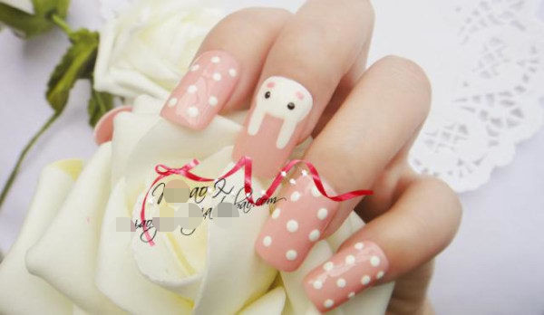 萌萌,站起来?萌萌只属于兔兔美甲的,有证据呢